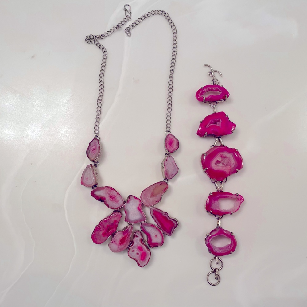 Beautiful sliced pink agate necklace and bracelet set in silver.
